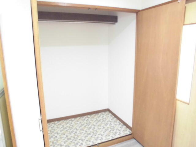 奥行のある大型クローゼット