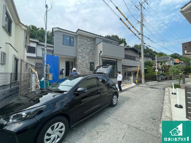 宝塚市売布　第2期　新築一戸建ての前面道路含む現地写真|周辺は落ち着いた街並みの住宅地！子育てがしやすい住環境です！まだ未完成ですが、現地でしかわからない事もございます。是非一度ご覧ください。