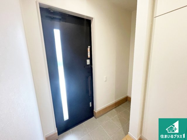 宝塚市売布　第2期　新築一戸建ての玄関|シューズボックスにはたくさんの靴が収納できるので玄関周りはいつもスッキリ！ご家族が増えても安心！