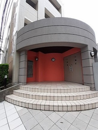 藤沢市石川４丁目の賃貸マンションのエントランス