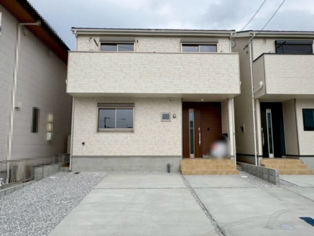 高知市中須賀町第1　3号棟新築戸建ての外観|※2026年3月29日撮影。完成です✨明るい白系サイディングを採用した清潔感のあるデザイン。
