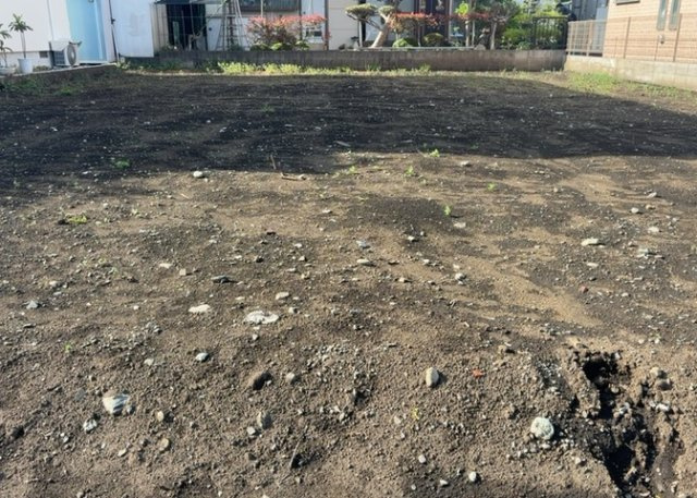 【外観】 | 家を建てる前提で土地を探している場合、地盤の丈夫さは譲れない条件の一つです。地盤が脆弱だと追加工事が必要となります。また、過去に地盤沈下や液状化現象を起こした土地は、できるだけ避けた方がいいでしょう。