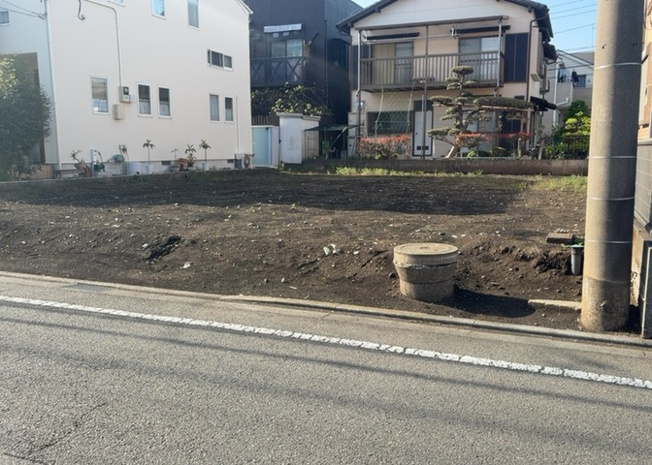【外観】 | 人が暮らすうえで日光は大切な要素となります。日当たりの良さは譲れないポイントですね。併せて近くに大きな建築物の建築予定がないか、あるいはそれが可能な土地が近くにないか事前に確認することもお勧めします。