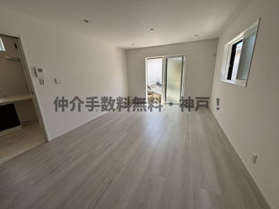 【居間・リビング】 | 神戸市須磨区高尾台　新築戸建1号地　仲介手数料無料！ | リビングです