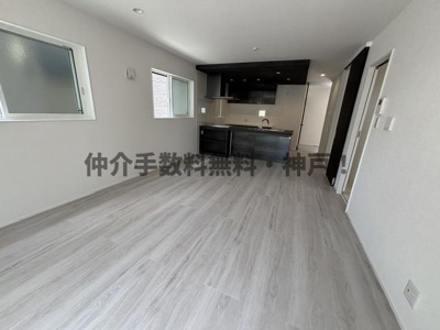 【居間・リビング】 | 神戸市須磨区高尾台　新築戸建1号地　仲介手数料無料！ | ゆったり過ごせる居間です