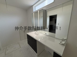 【独立洗面台】 | 神戸市須磨区高尾台　新築戸建1号地　仲介手数料無料！ | 独立洗面台で身支度をすべて済ませてしまいましょう