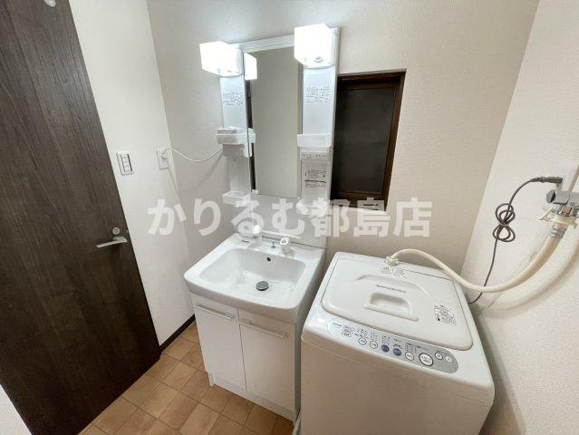 謙徳ビルの洗面所
