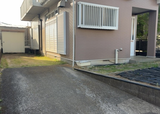【外観】 | 土地を買う際、住む地域の自治体や福祉の補助制度にも注目してみましょう。子供や老人の医療補助やゴミ出しのルールなど、自治体によってルールに大きな違いがあるため、暮らしやすい土地で判断するとよいでしょう。