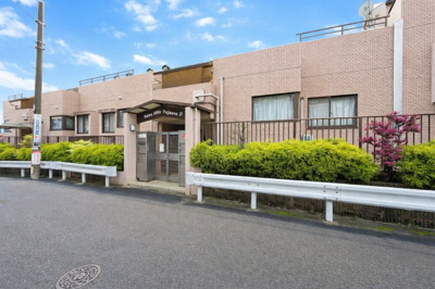 【外観】 | ライオンズヒルズ梶ヶ谷 | ◆前面道路も幅員があり車の運転も安心！前面道路は閑静な住宅地。車通りの少ない道路です。お子様にも安心です。