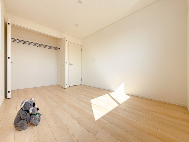 【居間・リビング】 | 前橋市粕川町新屋　新築住宅 | さまざまにカスタマイズしていただけるシンプルなデザインの内装。ご自身で素敵な空間を創り上げられます。