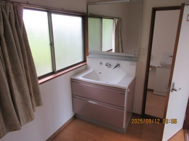 北茨城市磯原町の中古住宅　９DK豪華な邸宅と日本庭園！陽当たり良好！閑静な住宅地  不動産プラスの独立洗面台|洗面台です。こちらもリフォーム済です。