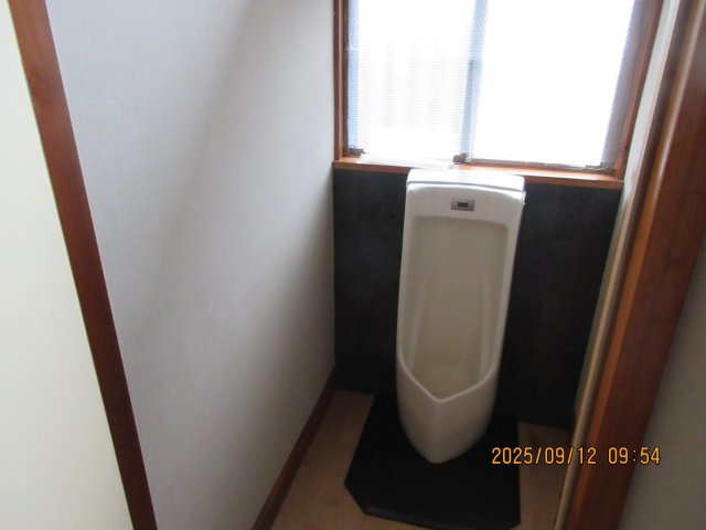北茨城市磯原町の中古住宅　９DK豪華な邸宅と日本庭園！陽当たり良好！閑静な住宅地  不動産プラスのその他|男子用トイレも完備しています。