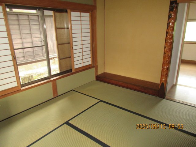 北茨城市磯原町の中古住宅　９DK豪華な邸宅と日本庭園！陽当たり良好！閑静な住宅地  不動産プラスの和室|品のある和室の造りをご確認ください。床の間にも職人さんの手が入っています。