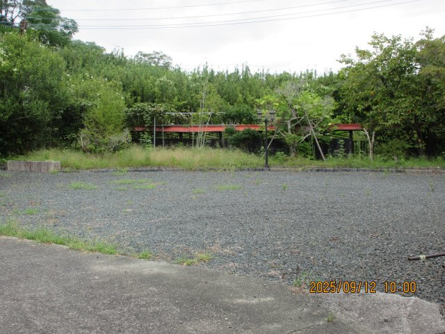 北茨城市磯原町の中古住宅　９DK豪華な邸宅と日本庭園！陽当たり良好！閑静な住宅地  不動産プラスの駐車場|東側駐車スペースです。広さがありますのでマイクロバスの駐車も可能かと思います。普通車ならば８～１０台位は駐車出来そうです。