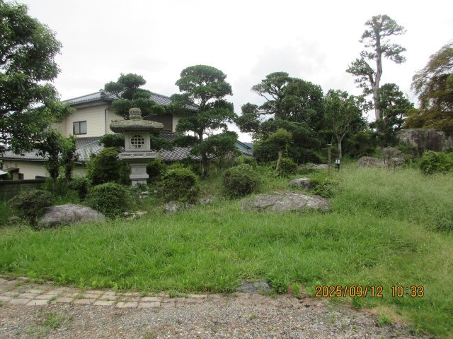 北茨城市磯原町の中古住宅 ９DK豪華な邸宅と日本庭園！陽当たり良好！閑静な住宅地  不動産プラスの庭|庭園東側をご覧ください。造作が素晴らしい和風庭園が品良くまとまっています。