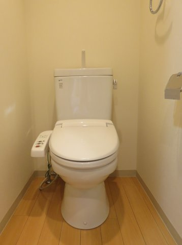 ピアッツァレント奈良医大前のトイレ|温水洗浄便座付きトイレ　※写真は同タイプのお部屋を使用しています