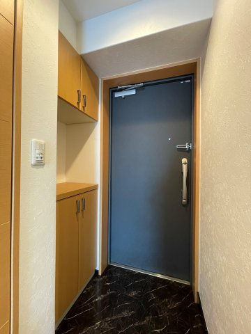 ピアッツァレント奈良医大前の玄関|シューズボックス付き玄関　※写真は同タイプのお部屋を使用しています