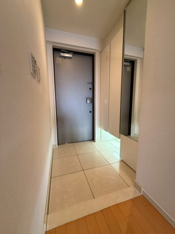 ヴューイスト泉ヶ丘の玄関