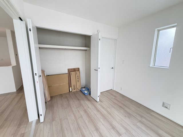 ハートフルタウン前橋市青柳町431番　A号棟の収納|１階洋室収納です