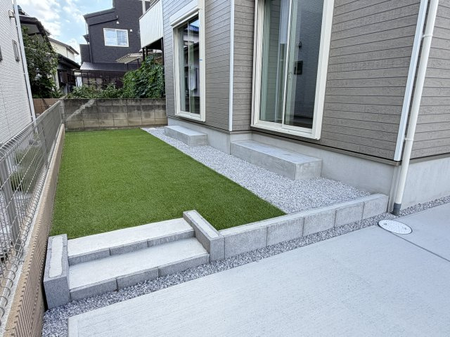 ハートフルタウン前橋市青柳町431番　A号棟の庭|ちょっとした南庭付きです☆ガーデニングもできますよ！