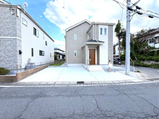 ハートフルタウン前橋市青柳町431番　A号棟の前面道路含む現地写真|前面道路も広々しています。角地で陽当たりも良好です☆