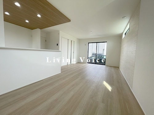 【居間・リビング】 | 【仲介手数料０円】綾瀬市蓼川4期　新築一戸建て　2号棟　全2棟 | 綾瀬市蓼川4期　新築一戸建て　全2棟