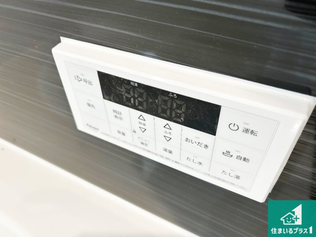 ●大和郡山市九条町　第11期　新築一戸建てのキッチン|リビングと統一感があり、使い勝手のいいキッチン。広々としているので、二人並んで作業が出来ちゃいます。お子様と一緒に色々なお料理に挑戦できるスペースがあります。