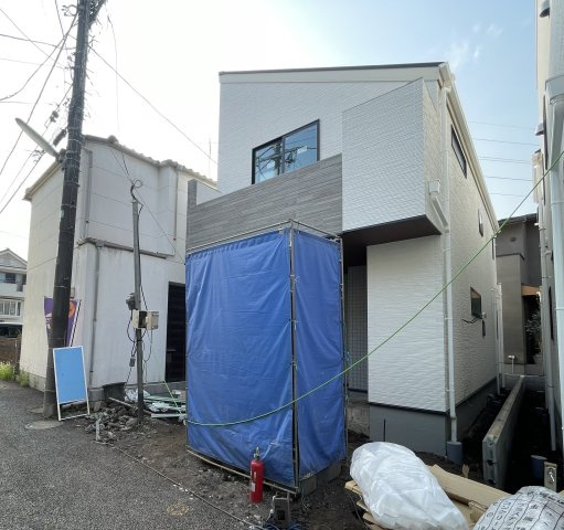 杉並区成田東1丁目 全2棟 1号棟の前面道路含む現地写真|【2階建　南向き　開放感溢れる勾配天井仕様のLDK♪】
高機能な新築戸建　全2棟
間もなく建築が始まります♪♪