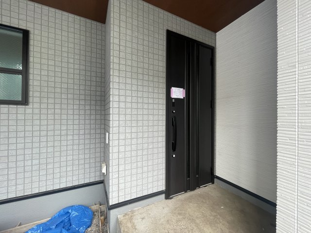 杉並区成田東1丁目 全2棟 1号棟の玄関|住まいの顔となる玄関は清潔感溢れる空間