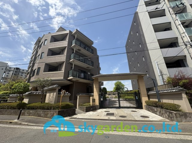 ラシェール鎌倉岡本ハイライズの外観