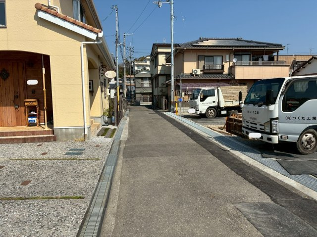 【独立洗面設計】高知市東城山町3期3棟　1号棟新築一戸建ての前面道路含む現地写真|2026/3/21撮影