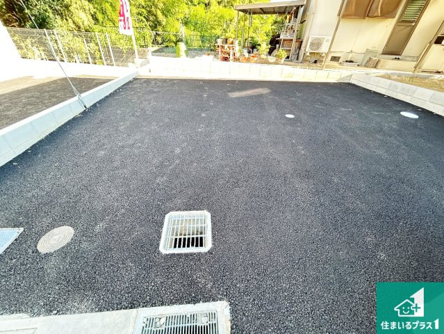 ●大和郡山市九条町　第11期　新築一戸建ての駐車場|並列2台駐車可能！ゆとりの駐車スペースで車庫入れもスムーズ！