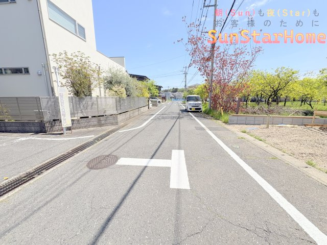 【サンスターホーム】青梅市新町7丁目　高性能新築戸建の前面道路含む現地写真