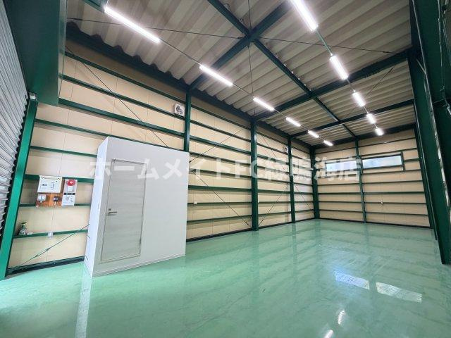 鳥居町倉庫の内装