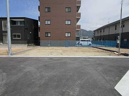安佐南区川内１丁目の前面道路含む現地写真