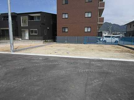 安佐南区川内１丁目の前面道路含む現地写真