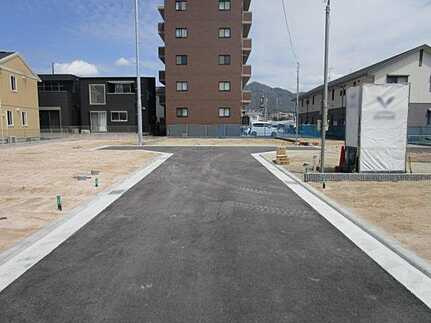 安佐南区川内１丁目の前面道路含む現地写真