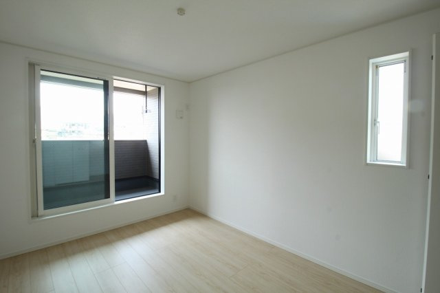 旭町第1　新築戸建　の洋室|3F　西の部屋　6.0帖+バルコニー