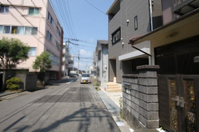 旭町第1　新築戸建　の前面道路含む現地写真|南側　幅　6.3ｍ　　間口　7.6ｍ