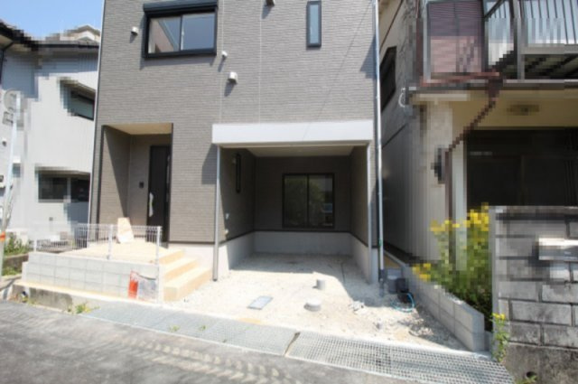 旭町第1　新築戸建　の駐車場|土地面積　64.02㎡　（約19.36坪）建物面積　94.15㎡（約28.48坪）