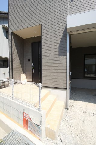旭町第1　新築戸建　の玄関