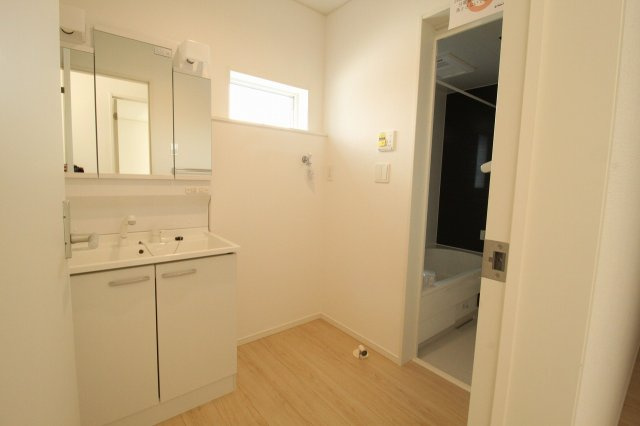 旭町第1　新築戸建　の独立洗面台|1F