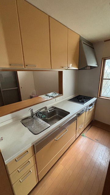 兵庫県伊丹市山田3丁目　中古戸建のキッチン|コンパクトなキッチンで掃除もラクラク