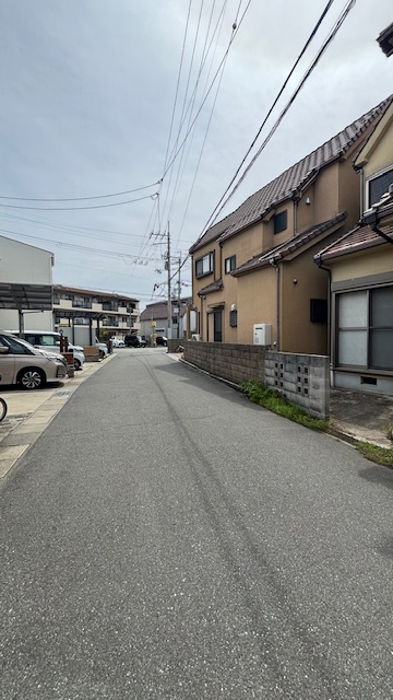 兵庫県伊丹市山田3丁目　中古戸建の前面道路含む現地写真|前面道路含む現地写真です