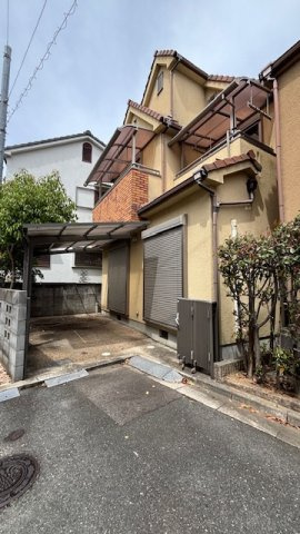 兵庫県伊丹市山田3丁目　中古戸建の駐車場|カースペースがあります