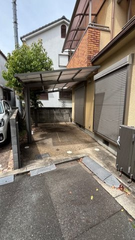 兵庫県伊丹市山田3丁目　中古戸建の駐車場|駐車場があります