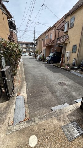 兵庫県伊丹市山田3丁目　中古戸建の前面道路含む現地写真|前面道路含む現地写真です