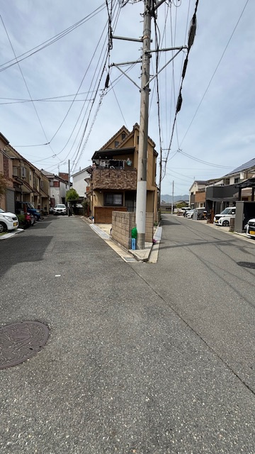 兵庫県伊丹市山田3丁目　中古戸建の前面道路含む現地写真|前面道路含む現地写真です
