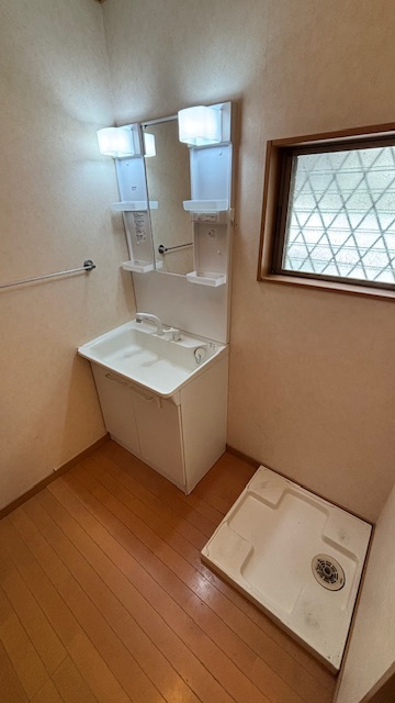 兵庫県伊丹市山田3丁目　中古戸建の洗面所|広い洗面スペース