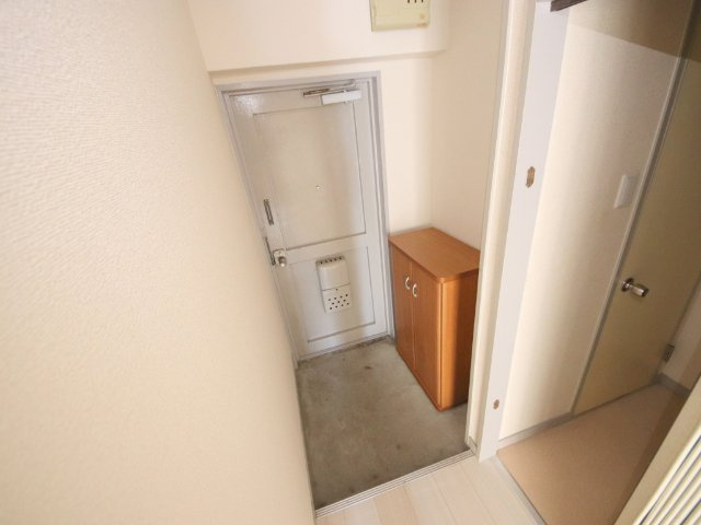 大和ビルマンションB棟の玄関
